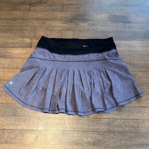 ✨HP✨ 2 pairs! Perfect condition LULULEMON Circuit Breaker skorts. 6, tall. OBO! - Picture 5 of 16